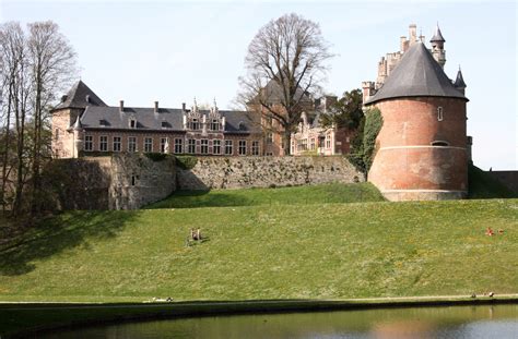 File:Gaasbeek kasteel 1101.jpg