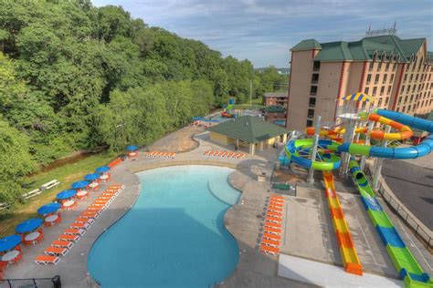 Book Country Cascades Waterpark Resort in Pigeon Forge | Hotels.com