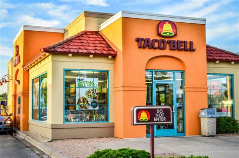 Taco Bell is the First Fast Food Restaurant to Offer a Vegetarian Menu ...