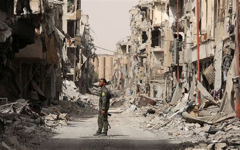 Syrian IS militants leave Raqqa as foreign fighters refuse to surrender ...