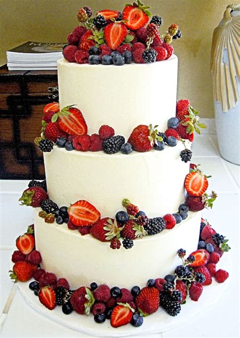 Pin by Shannon Lilly on Tiered cakes | Fruit wedding cake, Tiered cakes ...