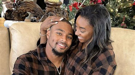 Simone Biles and fiance Jonathan Owens cozy up in matching PJs for the ...