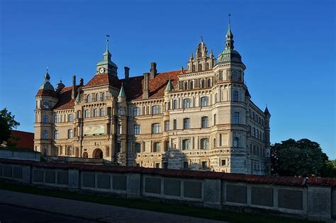 Online crop | HD wallpaper: castle, building, germany, schloss güstrow, tourism, historically ...