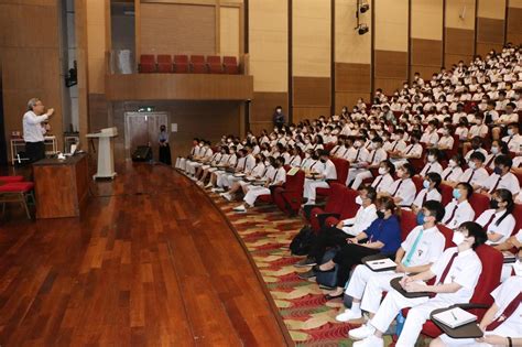 UTAR President gives a talk at Hin Hua High School