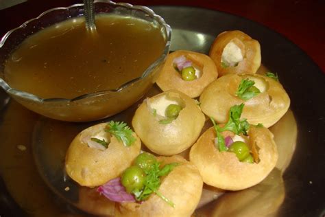 DELICIOUS AND SPICY...UTTARAKARNATAKA FOODS: PANI PURI