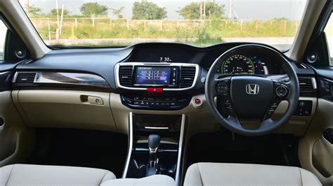 Honda Accord Hybrid 2016 STD Interior Car Photos - Overdrive