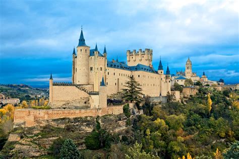 37 of the Best Spanish Castles and Palaces (Photos)