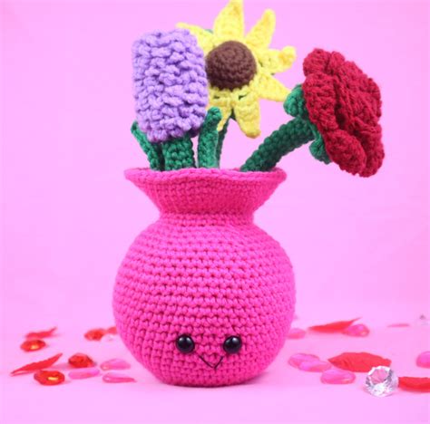 Vase of Flowers Amigurumi - Free Crochet Pattern - StringyDingDing