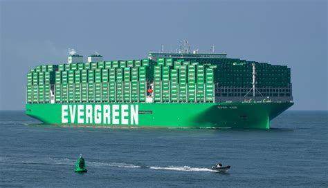 World's Largest Shipping Container Ships in 2024 | SCF