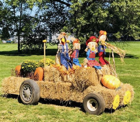 Pin by Rita Pulsifer on Scarecrows in 2023 | Fall outdoor decor, Fall hay bale decor, Halloween ...