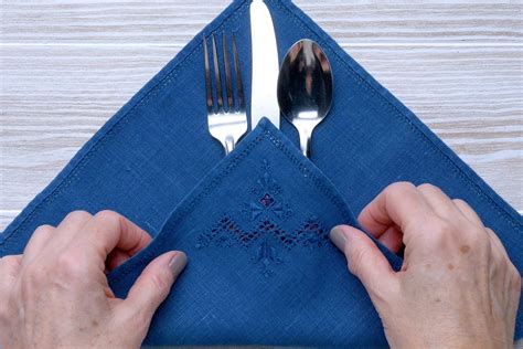 How to Fold a Napkin 8 Easy Ways - Global Recipe