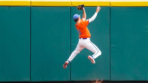 College World Series: Watch final out that sent Florida to finals