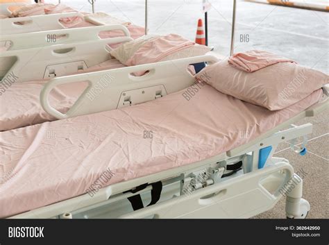 Empty Bed Hospital Image & Photo (Free Trial) | Bigstock