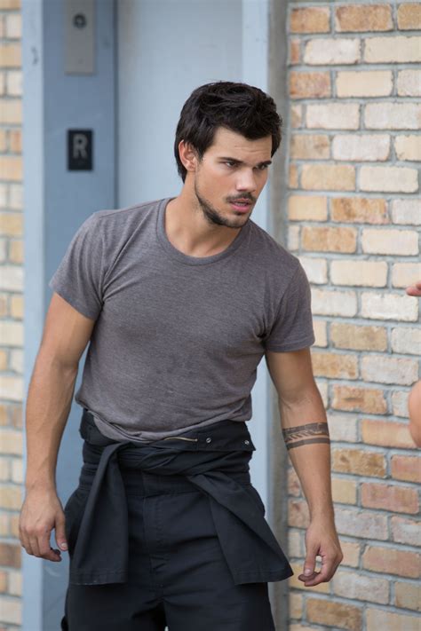 Film Review: Tracers : Taylor Lautner Gets the Runs | HuffPost