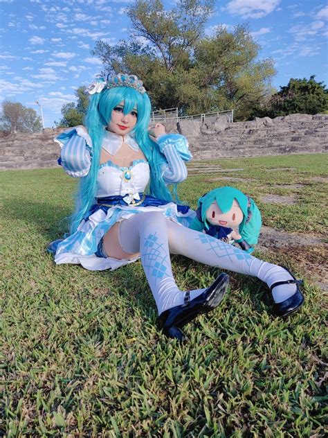 Mishi Miku Snow | Miku cosplay, Cosplay, Miku