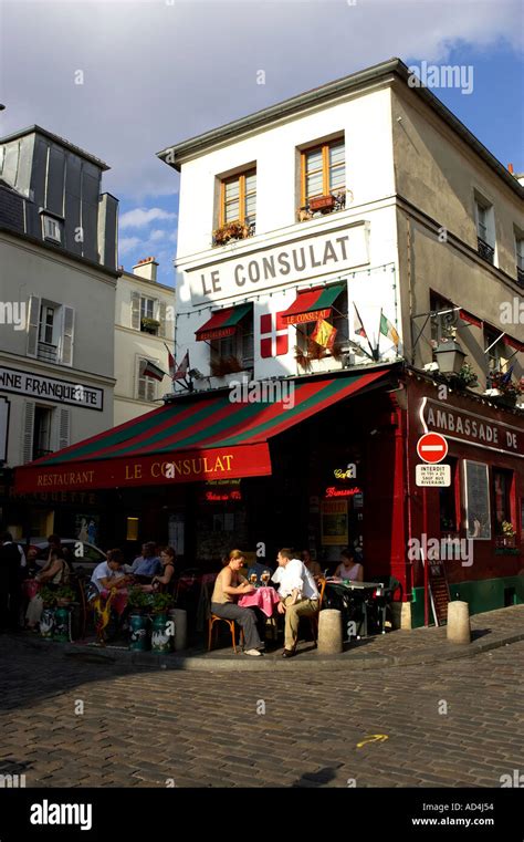 Paris corner cafe montmartre hi-res stock photography and images - Alamy