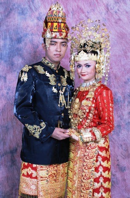 Wedding Costume, Aceh, Indonesia #asean #tradition #culture #learning | Traditional outfits ...