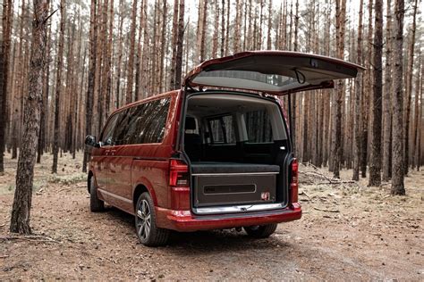 Come trasformare il Volkswagen T7 Multivan in un camper versatile