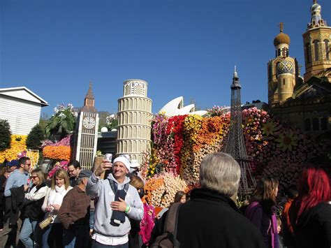 Pasadena CA Tournament of Roses Parade Float Showcase