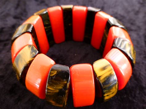 Bakelite Bracelets and Bangles - Learn all about them!