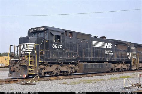 NS Locomotive Detail Photos - GE C39-8E (C39-8) #8670