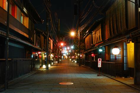 Gion, Kyoto (Geisha District) - Tourist in Japan