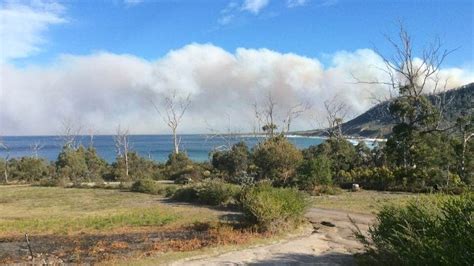 Fire, severe weather warnings active in Tasmania as tourist town under ...