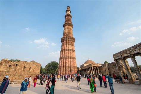 7 Famous Historical Monuments in Delhi for History Buffs – Swan Tours