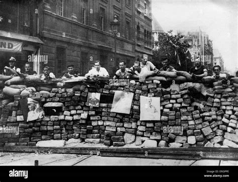 WWII - Paris Liberation, 1944. Barricades at Rue Saint-Jacques Stock ...