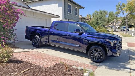 2023 Toyota Tundra CrewMax Long Bed Driveway Test: Emphasis on loooong ...