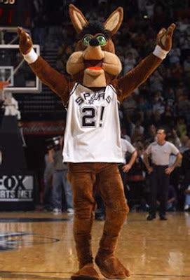 The Coyote - Mascot of the San Antonio Spurs (NBA) | Animal Mascot and Costumes