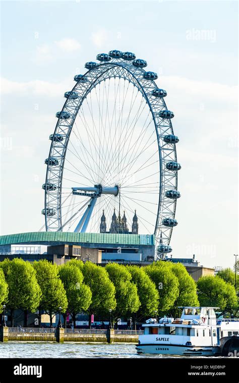 London Eye Ferris Wheel Stock Photo - Alamy