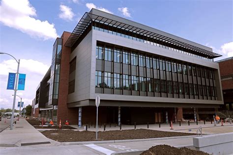 A new 'front door' opens at St. Louis Community College-Forest Park ...