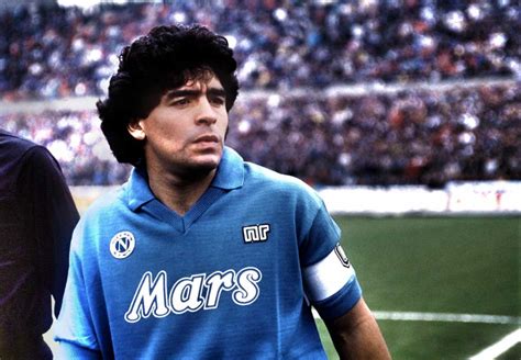 A 30 años de los 100 goles de Maradona en el Nápoli - Mendoza Post