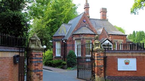 Suspected Norovirus outbreak closes Cheadle Hulme school - BBC News