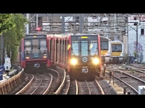 RUSH HOUR at Shadwell station , London : r/trains