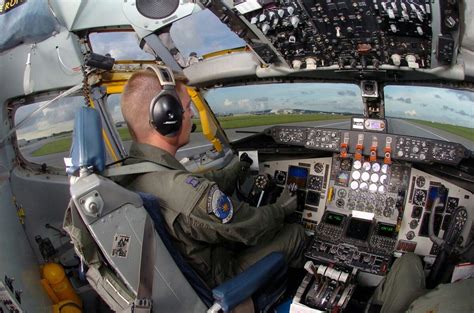 Boeing KC-135 Stratotanker cockpit, USAF | The incredibles, Cockpit ...