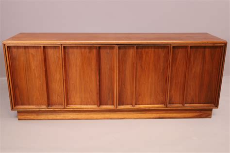 MID CENTURY MODERN CREDENZA - Redlands Antique Auction