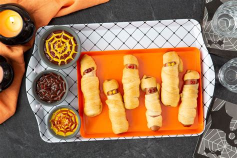 Mummy Hot Dog | Recipe | Recipes, Halloween potluck recipes, Halloween food for party