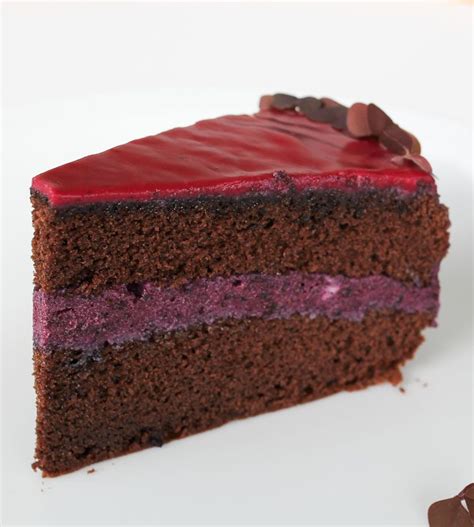 How to make layered chocolate blueberry cake