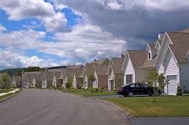 tract housing; cookie-cutter suburbia in 2021 | Suburbs, Woodlawn ...