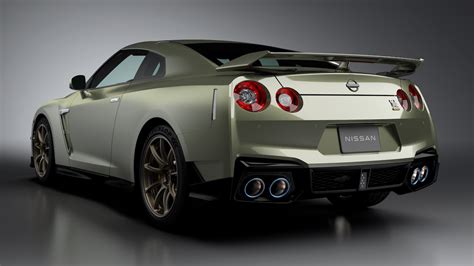 Nissan GT-R 2024: Specs, features, photos, performance