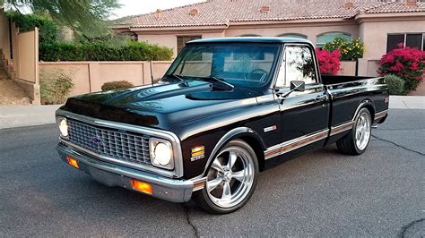 Custom 1971 Chevrolet C10 Makes Woodgrain and Chrome Look Classy ...