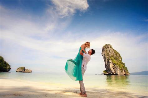 PLANING HONEYMOON IN VIETNAM.