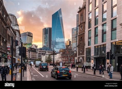 Aldgate high street hi-res stock photography and images - Alamy