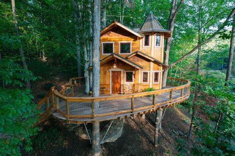 You'll want to spend the night in these 10 treehouses