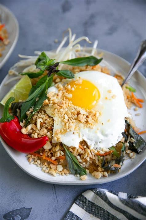 Easy Thai Fried Rice Recipe (Khao Phat Kaphrao) - The Forked Spoon