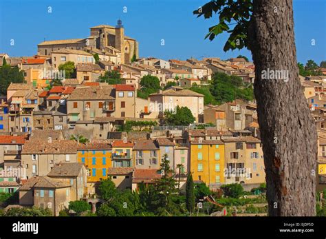 Valensole Village. Alpes de Haute Provence. Provence. Provenza-Alpes ...