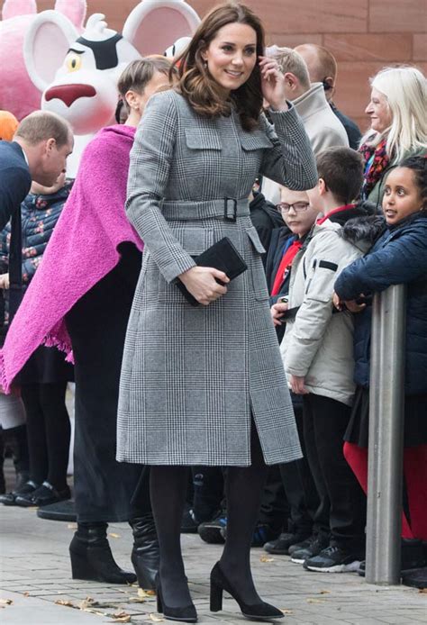 Kate Middleton's Mummy Chic Look Is The Perfect Christmas Outfit