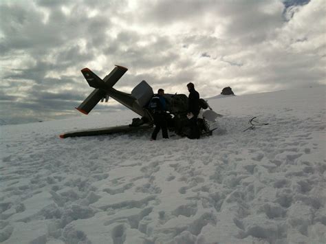 Crash d'un petit avion de tourisme sur le glacier des Diablerets - rts ...